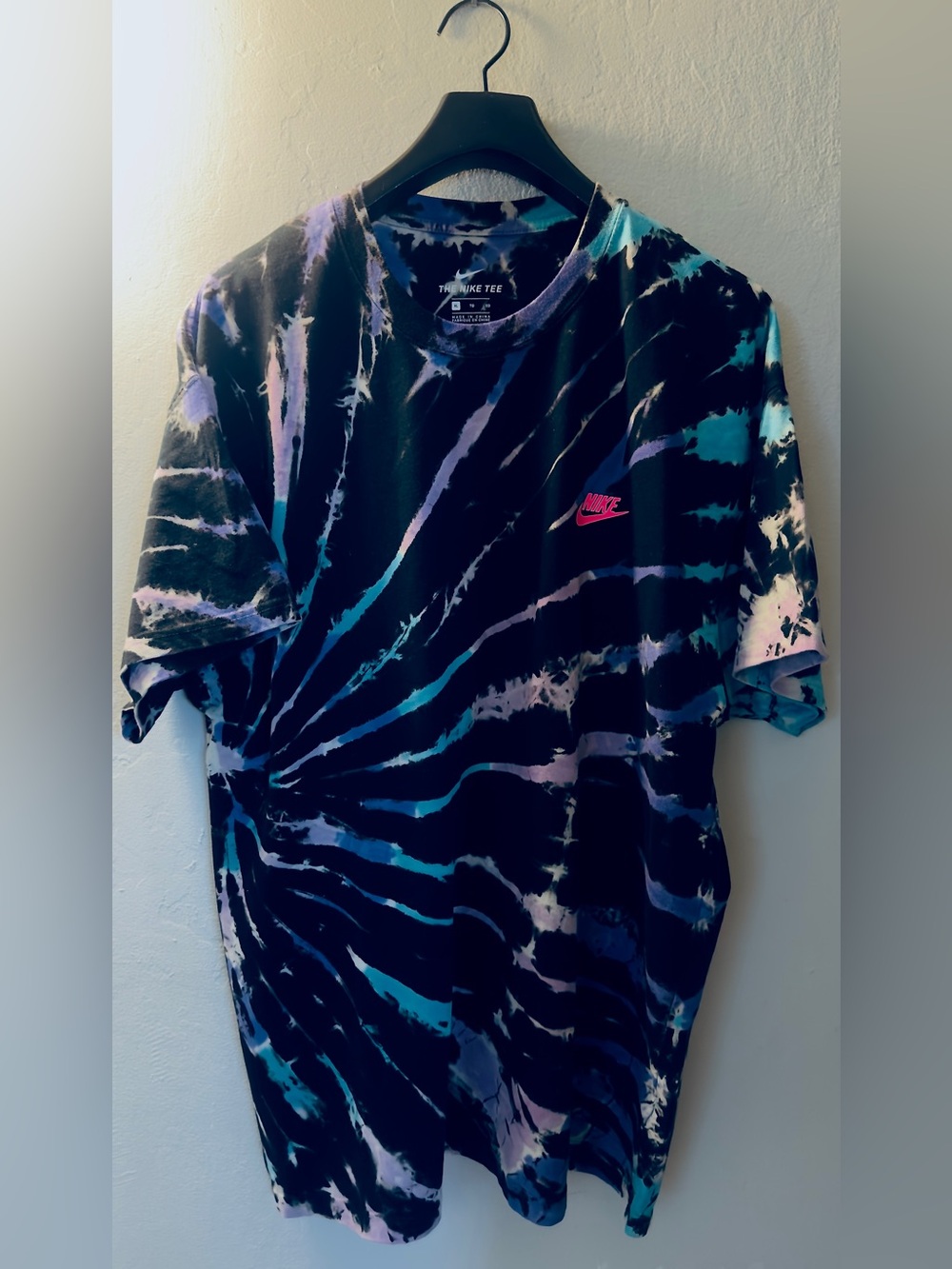 Nike Men’s Black Purple Blue Tie-Dye Graphic T-Shirt Pink Logo Casual XLRG Crew.